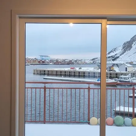 Two-story With Private Deck Appartement