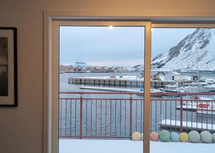 Two-story With Private Deck 公寓